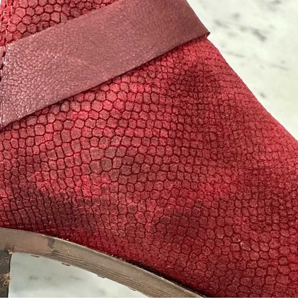 LUCKY BRAND Bernaeh Ankle Bootie Size 8M Red Buckle Cowgirl Moto Suede P… - Picture 15 of 15